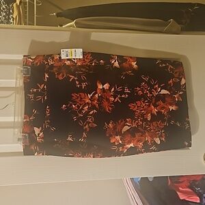 Skirt black with reddish flowers